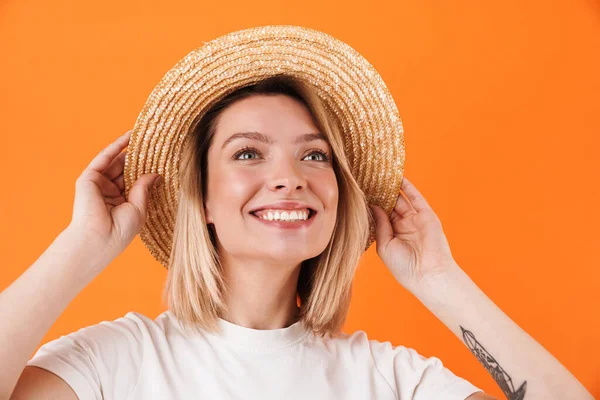 Immagine Donna Carina Felice Cappello Paglia Sorridente Posa Sulla Macchina — Foto Stock