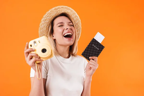 Image Smiling Woman Straw Hat Holding Passport Tickets Camera Isolated — Stock Photo, Image