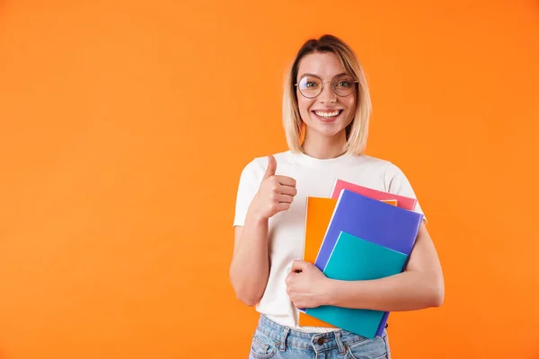 Portret Van Een Mooie Vrolijke Jonge Blonde Vrouw Casual Kleding — Stockfoto