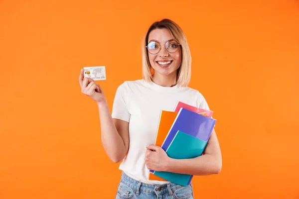 Portrét Krásné Veselá Mladá Blondýna Žena Sobě Ležérní Oblečení Stojí — Stock fotografie