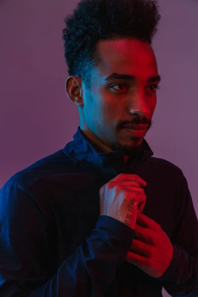 Portrait Casual African American Man Sportswear Poising Camera Isolated Violet — Stok Foto