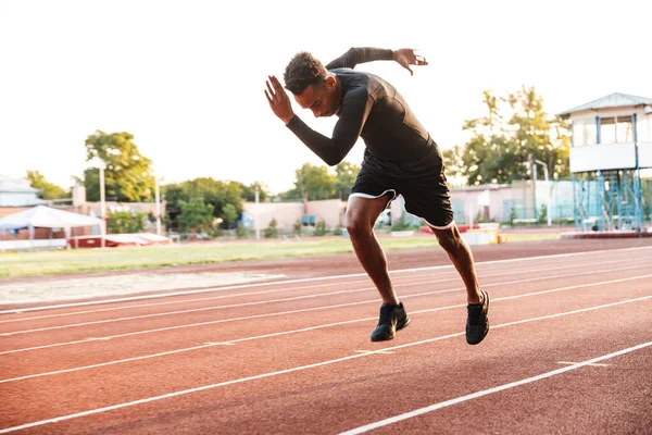 Imagem Homem Ativo Afro Americano Que Corre Estádio Esportes Livre — Fotografia de Stock