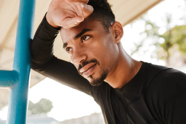 Image Brunette African American Man Sportswear Standing Railing While Doing — Stock Photo, Image