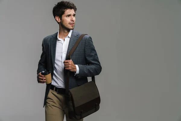 Foto Respetable Empresario Confiado Con Bolsa Bebiendo Café Para Llevar — Foto de Stock