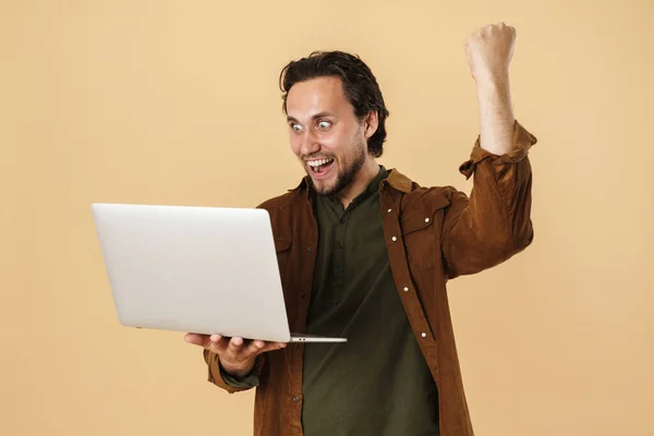 Image Excited Bearded Man Making Winner Gesture Using Notebook Isolated — Stock Photo, Image