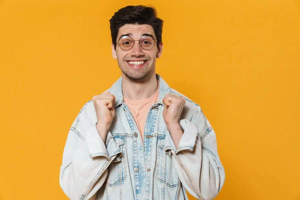 Foto Jovem Alegre Óculos Sorrindo Olhando Para Câmera Isolada Sobre — Fotografia de Stock