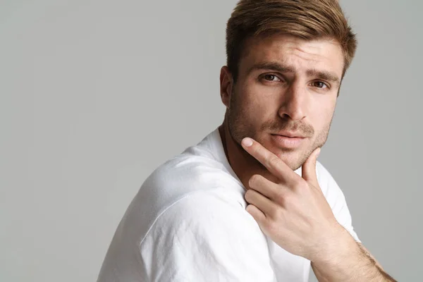 Retrato Ruiva Homem Masculino Posando Olhando Para Câmera Isolada Sobre — Fotografia de Stock