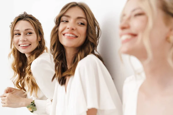 Photo Cheerful Beautiful Bridesmaids Laughing Looking Each Other Isolated White — Stock Photo, Image