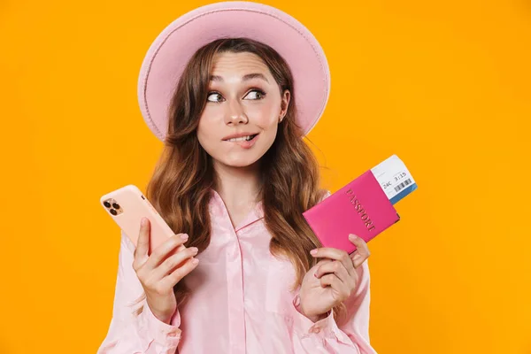 Image Confused Woman Hat Holding Passport Ticket Mobile Phone Isolated — Stock Photo, Image