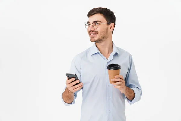 Foto Van Een Vrolijke Blanke Man Een Bril Die Koffie — Stockfoto