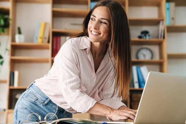 Image Happy Adult Businesswoman Smiling While Working Laptop Table Office — Stock Photo, Image