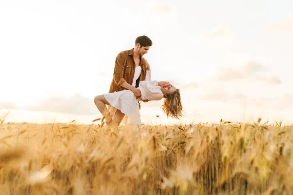 Image Young Caucasian Beautiful Couple Dancing Together Golden Field Countryside — Stock Photo, Image