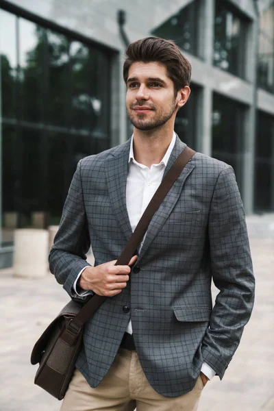 Imagen Del Hombre Negocios Guapo Concentrado Complacido Aire Libre Cerca — Foto de Stock