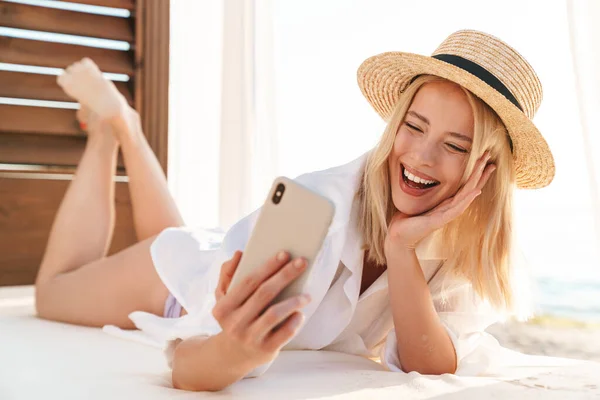 Image Laughing Blonde Woman Laughing Taking Selfie Cellphone While Lying — Stock Photo, Image