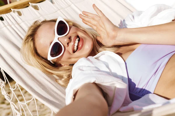 Image Charming Smiling Woman Taking Selfie Photo While Lying Hammock — Stock Photo, Image