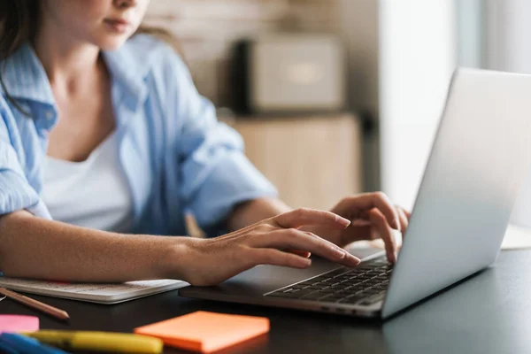 Cropped Photo Young Girl Indoors Home Using Laptop Computer Studying — Stock Photo, Image