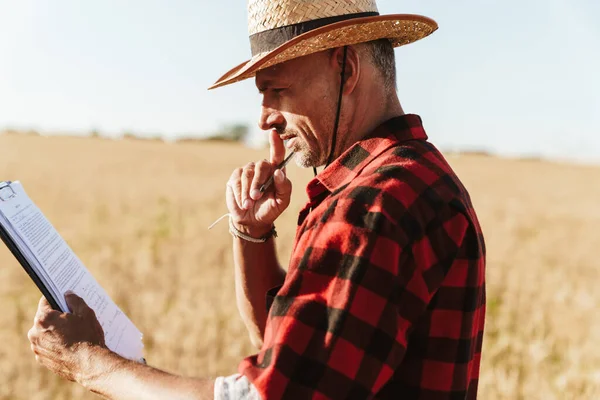 Image Unshaven Adult Man Straw Hat Working Papers While Standing — Stock Photo, Image
