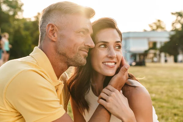 Portret Van Een Mooi Stel Van Middelbare Leeftijd Man Vrouw — Stockfoto