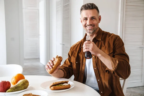 Image Grey Haired Joyful Man Drinking Soda Eating Sandwiches While — Stock Photo, Image