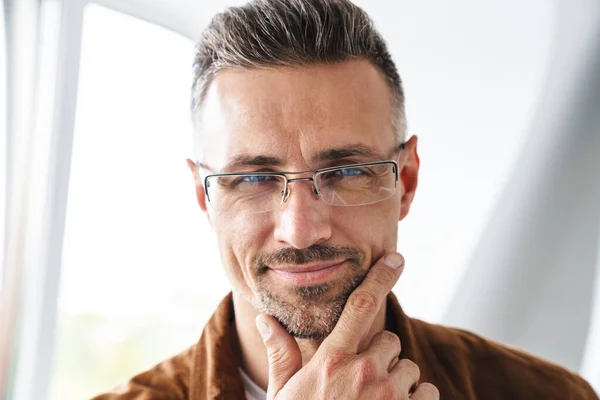 Image Handsome Pleased Man Wearing Eyeglasses Smiling Looking Camera Indoors — Stock Photo, Image