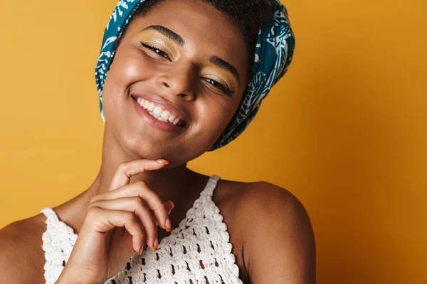 Bild Von Glücklichen Afrikanisch Amerikanischen Frau Lächelnd Und Blick Auf — Stockfoto