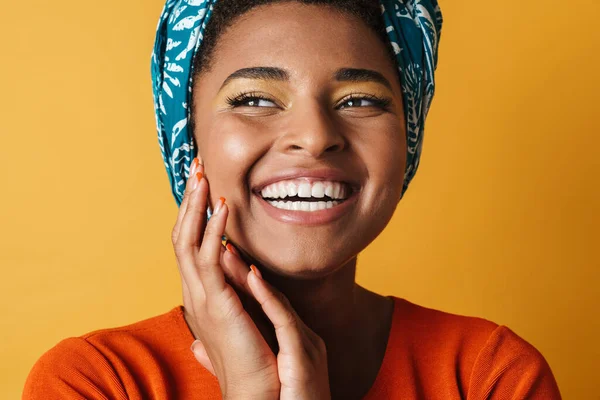 Imagem Mulher Americana Africana Engraçada Posando Rindo Câmera Isolado Fundo — Fotografia de Stock