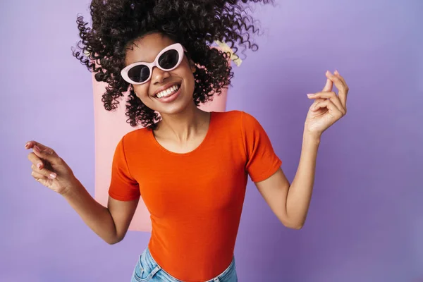 Image Excited African American Woman Sunglasses Making Fun Camera Isolated — Stock Photo, Image