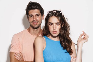 Beyaz arka planda izole edilmiş beyaz bir kamera görüntüsü.