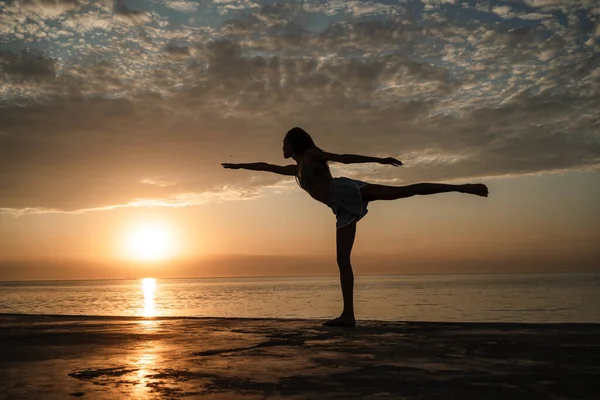 Image Focused African American Girl Sportswear Doing Yoga Exercise Mat — Stock Photo, Image