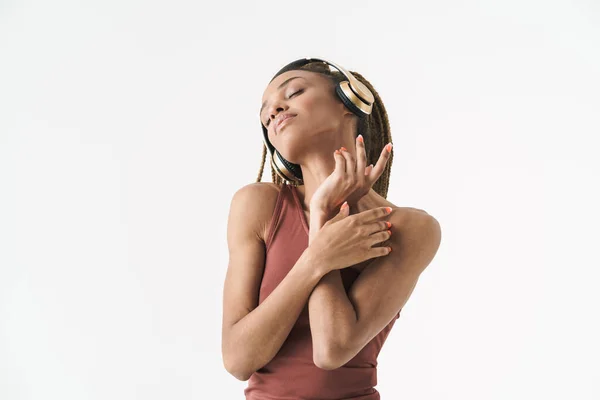 Porträtt Vacker Afrikansk Brunett Kvinna Med Dreadlocks Lyssnande Musik Trådlösa — Stockfoto