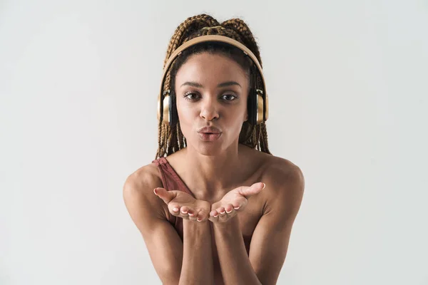 Portrait Beautiful Smiling African Brunette Woman Dreadlocks Listening Music Wireless — Stock Photo, Image