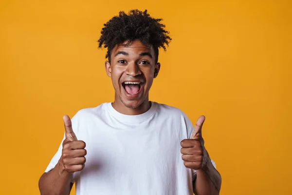 Immagine Ragazzo Afro Americano Eccitato Che Mostra Pollice Verso Alto — Foto Stock