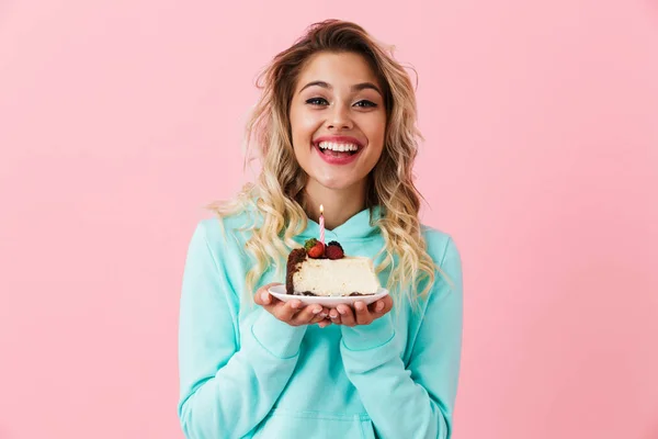 Photo De Femme Magnifique En Vetements De Base Tenant Morceau De Gateau D Anniversaire Avec Bougie Isole Sur Fond Rose Coiffure Gros Plan Stock Photo Photo De Femme Magnifique En Vetements De Base Tenant Morceau De Gateau D Anniversaire Avec Bougie Isole Sur Fond Rose Coiffure Gros Plan Stock Photo