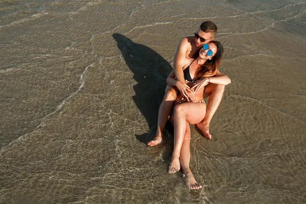 Young Couple Love Laying Water Beach — Stock Photo, Image