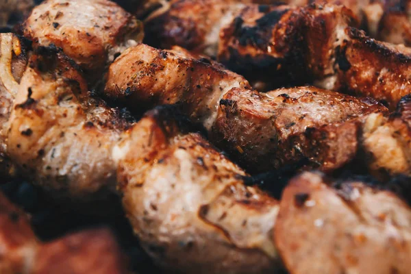 Closeup of some meat skewers being grilled in a barbecue — Stock Photo, Image