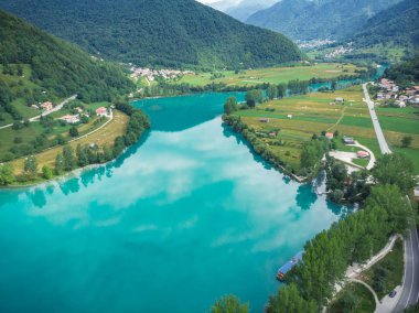 Hava dron görüntülemek çoğu na Soci Gölü, Slovenya.