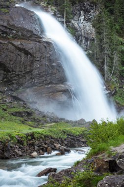 Yüksek Tauern'in Milli Parkı Avusturya Krimml şelaleler görünümü kapatın,