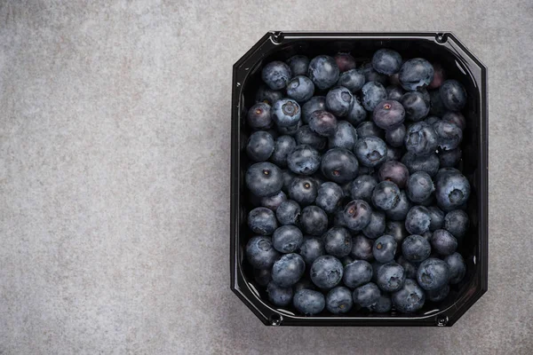Pasar Blueberry Segar Dalam Wadah Plastik Salin Ruang Tampilan Atas — Stok Foto