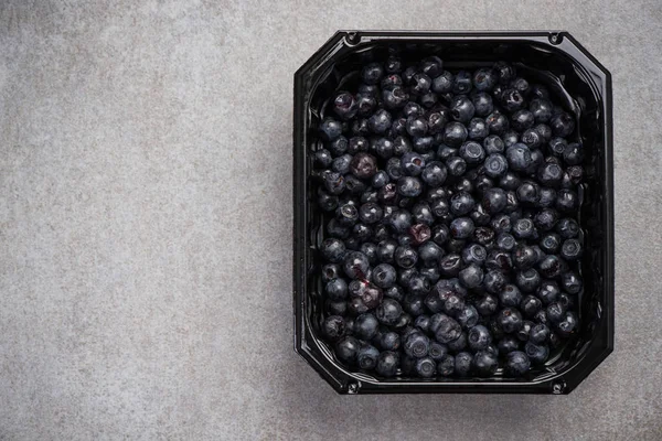 Pasar Blueberry Segar Dalam Wadah Plastik Salin Ruang Tampilan Atas — Stok Foto