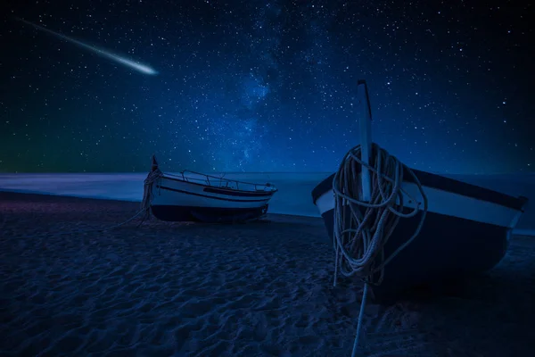 Perseid Meteor Shower Milky Way Boats Beach — Stock Photo, Image
