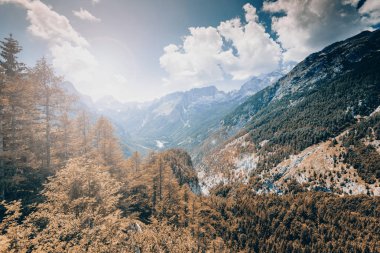 Julian Alps güneşli bir günde, sonbahar.
