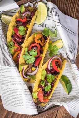 Pub veya bar lezzetli yemek servis.