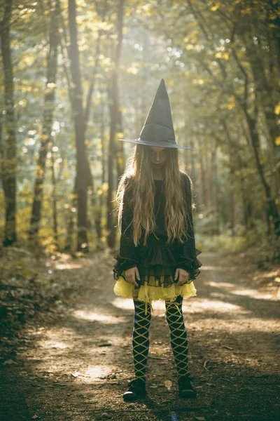 Przerażające Upiorny Dziewczyną Halloween Kostium Zewnątrz — Zdjęcie stockowe