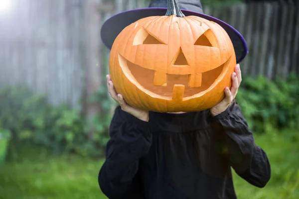 Little Girl Holding Spooky Funny Pumpkin — Stock Photo, Image