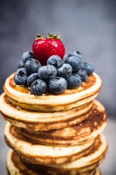 Fruits Frais Aux Baies Sur Crêpes — Photo