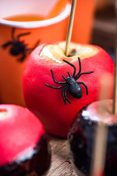 Rote Bonbons Apfel Mit Spinne Halloween Essen — Stockfoto