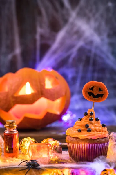 Gruselig Kreatives Essen Für Kinder Bei Halloween Party Auf Geschmücktem — Stockfoto