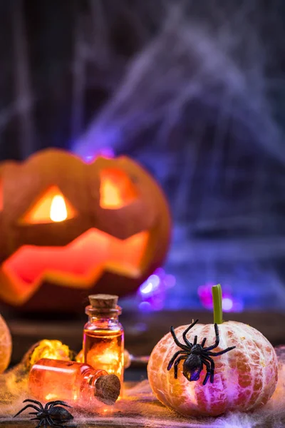 Halloween Grappig Kaarsen Tabel Feestelijke Decoraties — Stockfoto