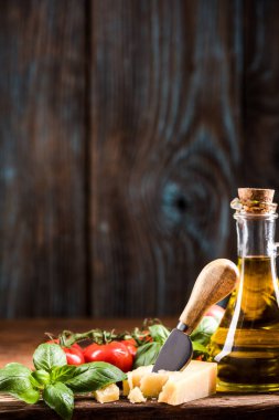 Yemek pişirmek için spagetti Napoli malzemeler.