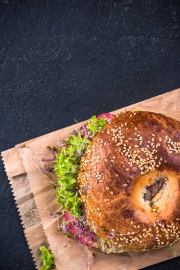 Taze sağlıklı simit, sınır arka plan.